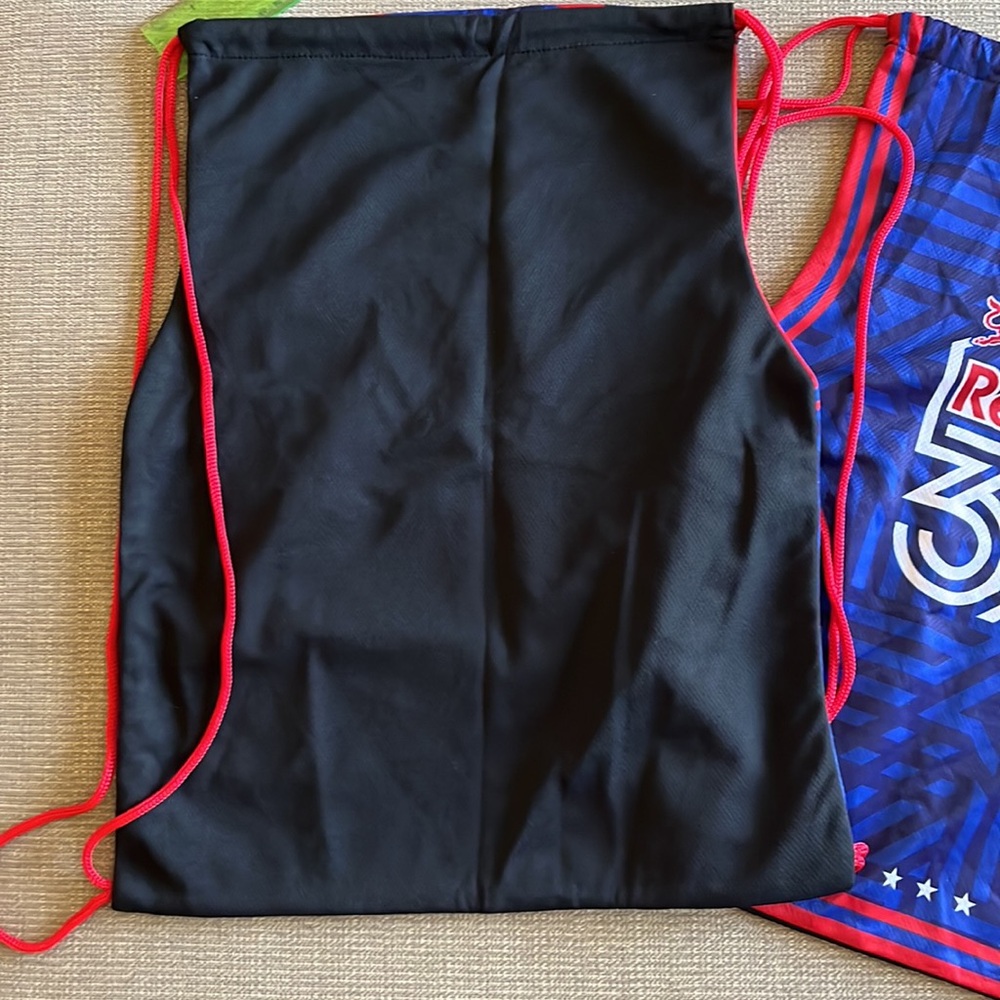2 brand new Red Bull bags - Picture 4 of 5